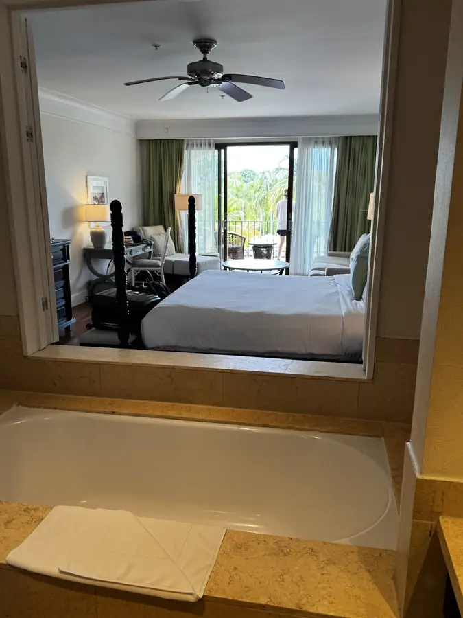 Bett, Ventilator, Blick nach draußen