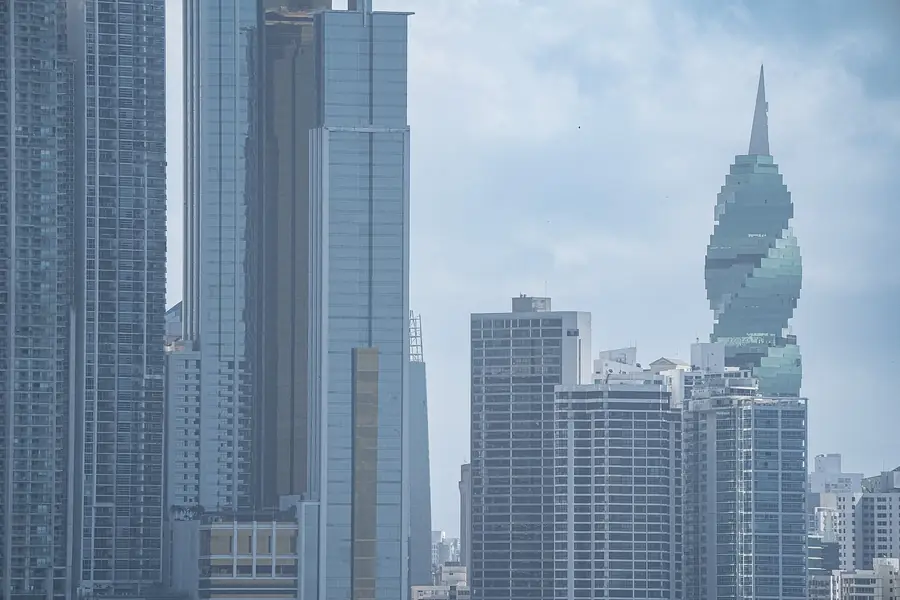 Wolkenkratzer mit F&F Tower