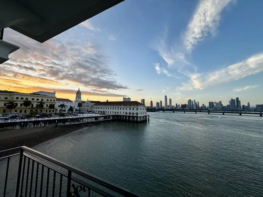 Sonnenuntergang über der Bucht von Panama